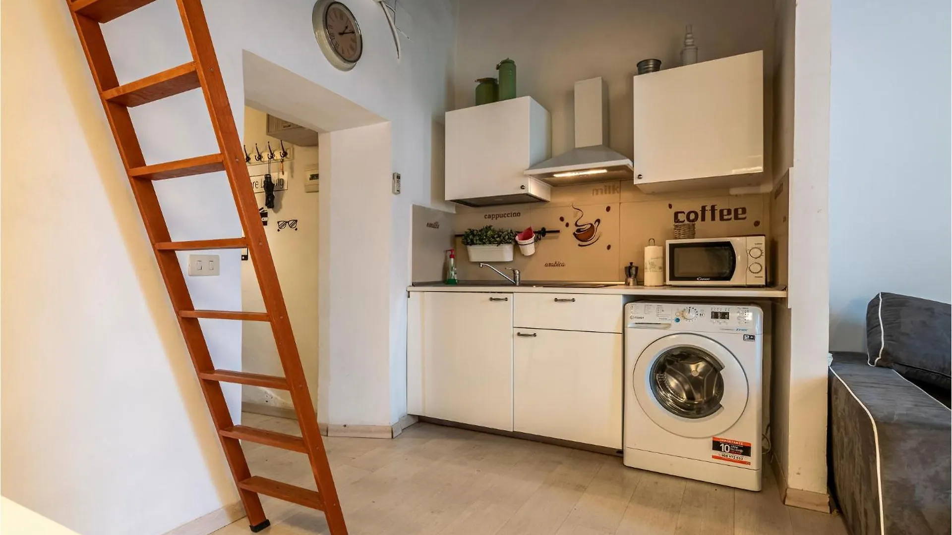 Stunning Apartment In Roma With Kitchen